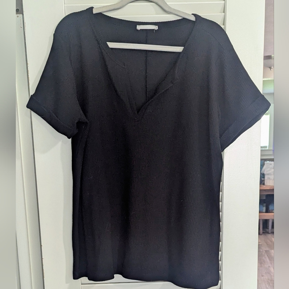 Zenana Outfitters Black Short Sleeve Tee
